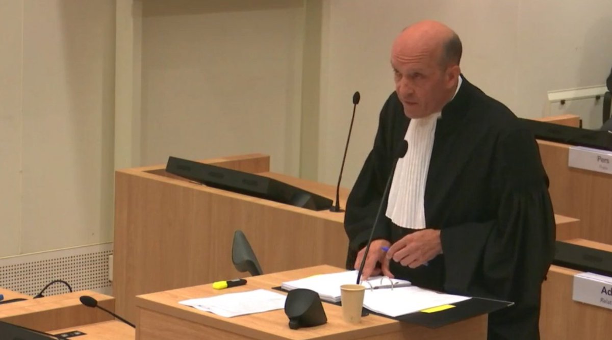 In the MH17 trial the defence team of Oleg Pulatov will be making presentation for the next day and a half. Instead of discussing their client& #39;s guilt, they will be talking about what they think should be investigated. Deflect and distract. Watch live.  https://content.uplynk.com/player5/2...