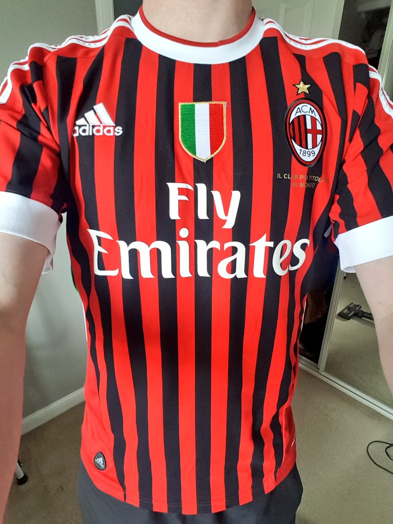 Day 83:AC Milan home, 2011/12.Back at it with one of my favourite shirts of all time. Absolutely nothing bad I can say about it. 10/10. @homeshirts1  @TheKitmanUK  @ShirtsIsolation