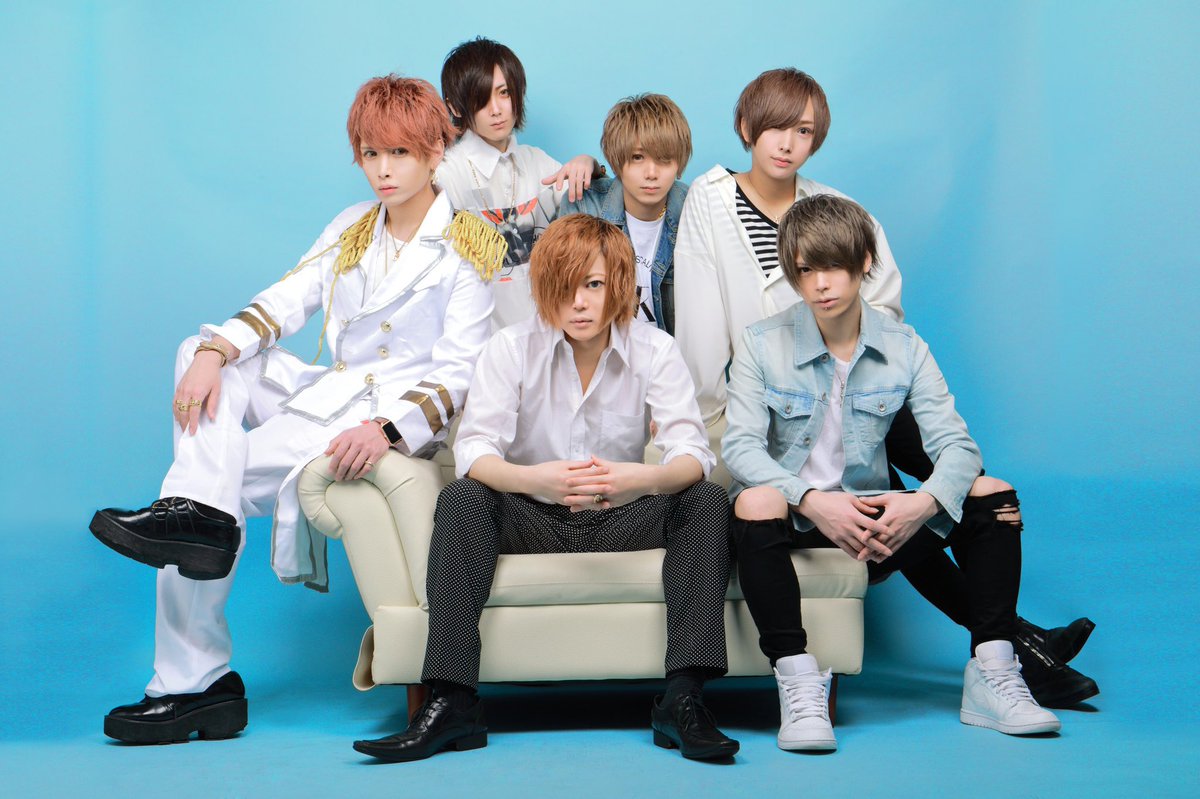 MidukiRaito's tweet photo. うちのお店V系が多いイメージあるけど実はそんなことないです！
ジャニーズ系が多いです！

#ロイグル
#キンプリ https://t.co/Ud7skeSrYE