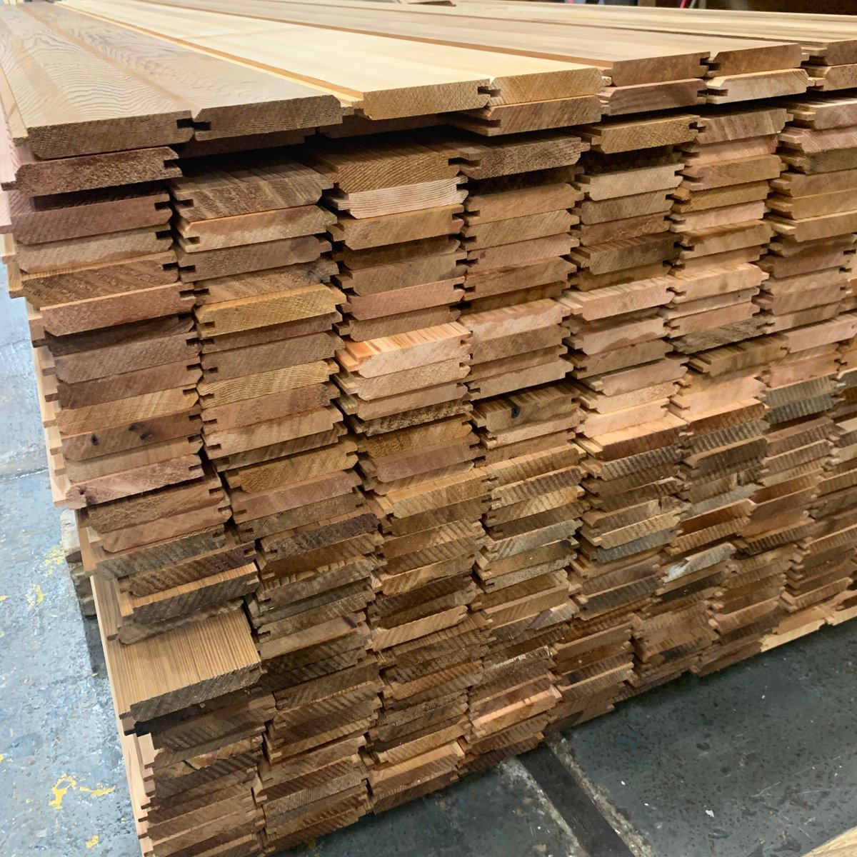 Western Red Cedar 18x94 PTGV was today’s first job today.

No filter needed on these images.

#cedar #cladding #larch #gardenroom #construction #landscaping #westernredcedar #canadian #canadiancedar #gardenoffices