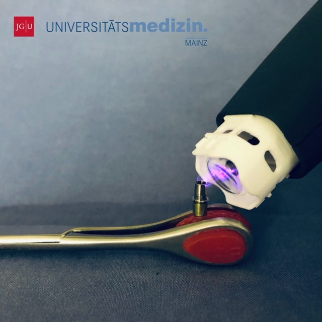 RelyonPlasma's tweet photo. Researchers at Universitätsmedizin Mainz use our #plasma handheld: This concerns the "process of #surfacetreatment of titanium adhesive bases for hybrid abutments. A clamp with a rubber coating is used to hold the module in place to insulate the metal: https://t.co/DwENA2Ey7f https://t.co/0LUBfTYrI8