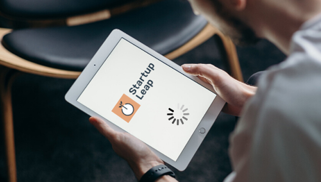 Je kan je nu aanmelden voor het gratis, online
programma van StartupLeap. Gedurende 10 weken werk
je - naast je baan of studie - aan je eigen onderneming,
onder begeleiding van mentoren en de beste incubators
van NL ! startupleap.org