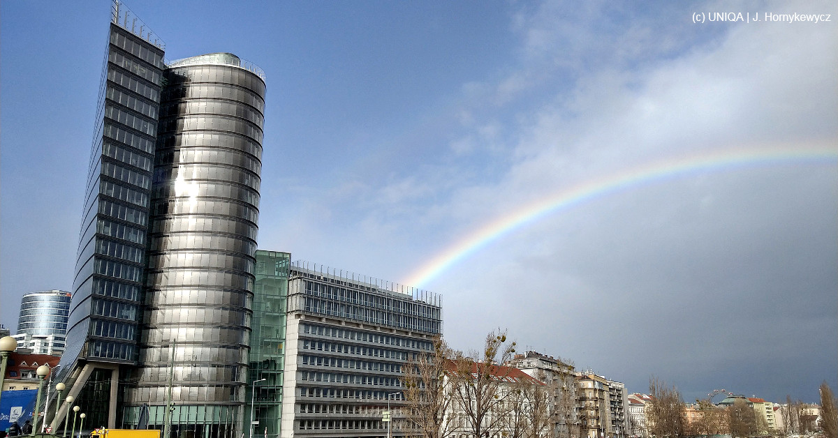 Sicher zurück ins Büro - das ist das Motto an vielen #UNIQA Standorten. Heute kehren 25% der UNIQA MitarbeiterInnen unter genauen Sicherheitsvorkehrungen an ihre Arbeitsplätze zurück. Alle Bereiche wurden in 4 Teams eingeteilt, die sich nach dem Rotationsprinzip abwechseln: (1/2) https://t.co/Ea74u4wD0Z
