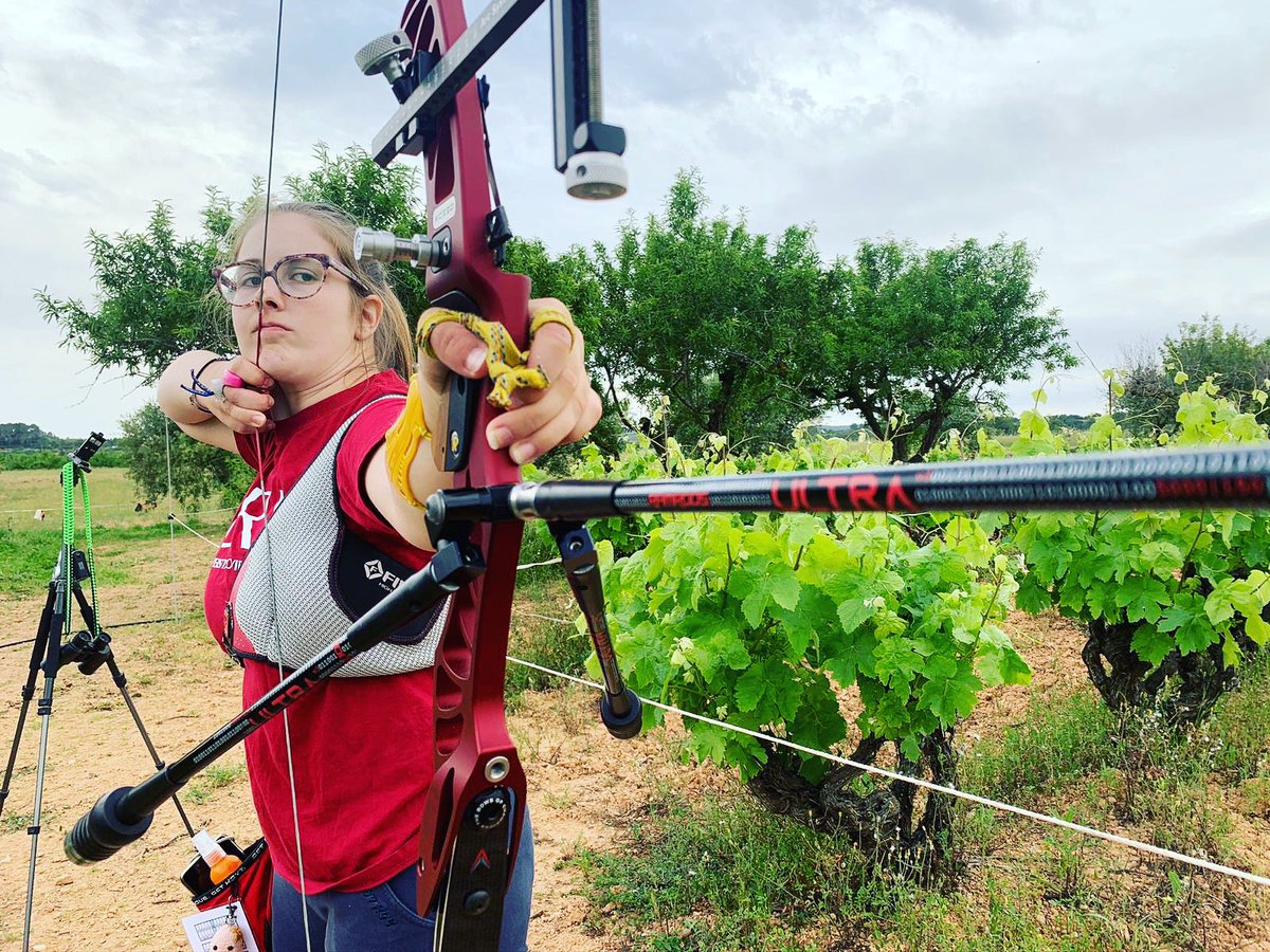 tirambarc_cat's tweet photo. Després de l’aturada pel Covid-19 l’arquera Maria Pitarch va tornant a la normalitat.

Des de fa unes setmanes ja entrena per preparar el retorn a la competició. La suspensió del mundial de camp 🇺🇸 a Yakton ha donat un gir als seus objectius. Molts ànims @PitarchLaguna! https://t.co/5wwG8QeqSk