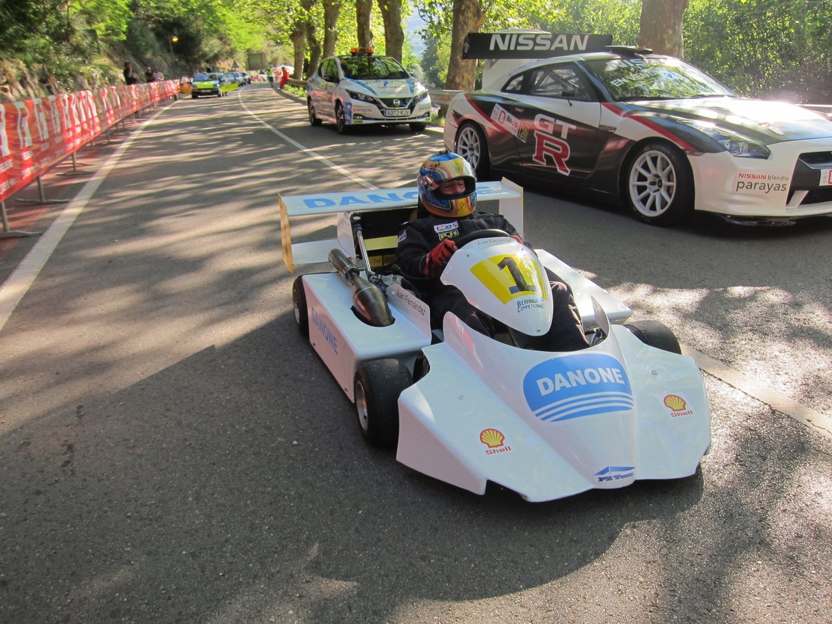 En la pasada edición de la <a href="/SubidaAparecida/">SUBIDA LA BIEN APARECIDA</a> el cántabro Borja Ruiz homenajeó a Juan Fernández con su Súper Kart decorado con los colores de <a href="/danone_es/">Danone España</a> participando a modo de exhibición. Le pasaron las fotos a Juan, que apreció este homenaje. ¡Gracias! <a href="/FCTA_es/">FCTA</a> <a href="/CEM_RFEdA/">CEM</a>