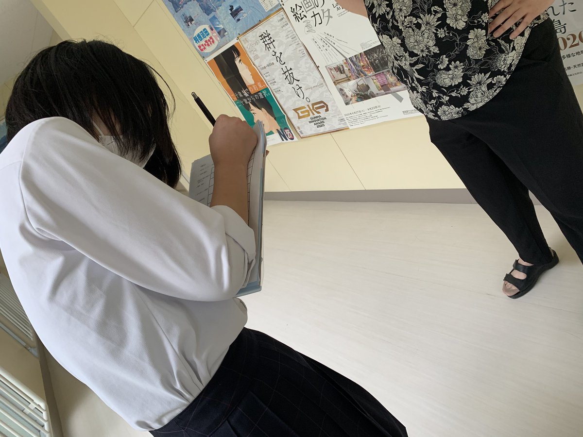 TC_newspaper's tweet photo. 新聞部で新しい先生にインタビューをしている様子です!! https://t.co/nbBvWOSxTW