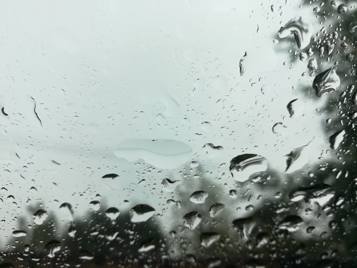 ฝนตกอีกเเล้วเหมือนกับเเกล้งเราเลยนะ