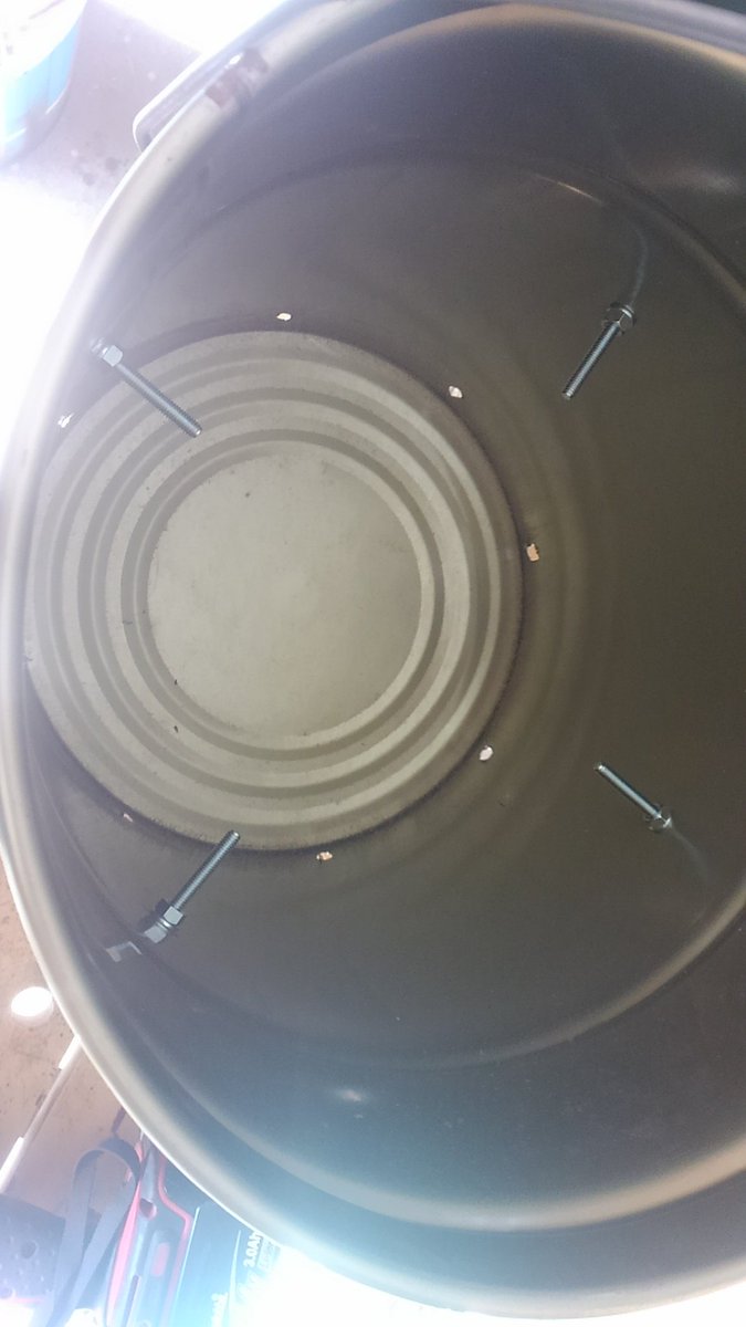 自作燻製器ペール缶