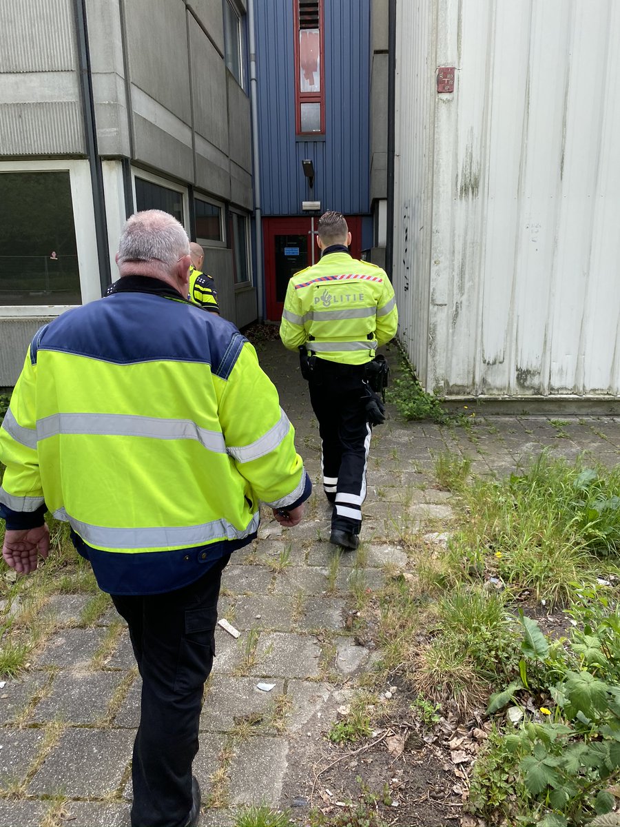 Multiwacht's tweet photo. Meerdere aanhoudingen afgelopen weekend. En ook tijdens de preventieve rondes bij onze klanten was de surveillance meerdere keren precies op tijd. Snelle response bij #alarmopvolging en preventieve #surveillance heeft effect https://t.co/4JjaOlZTvE
