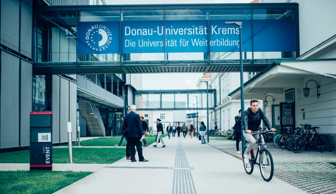 unikrems's tweet photo. Zur Verstärkung unseres Teams in der Abteilung für Kommunikation, Marketing und PR suchen wir eine_n Redakteur_in für Universitätskommunikation. Es erwarten Sie ein modernes Arbeitsumfeld am Campus Krems, Homeoffice-Möglichkeiten und ein tolles Team: https://t.co/Gt86SUteF5 https://t.co/M2gcJU3ILt