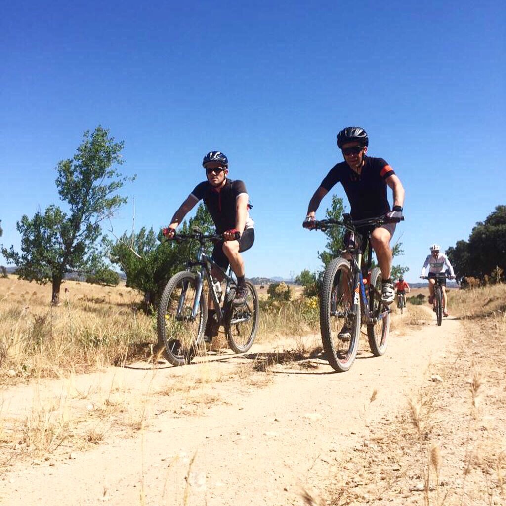 TLgregarious's tweet photo. Fin de semana plagado de kilómetros y siempre en compañía.Hemos pedaleado en la carretera, en el monte...siempre acompañados de conversaciones y anécdotas. Cada salida de Club es un recuerdo.Buen comienzo de semana para todos. #somosgregarious #cyclingclub #networkingsobreruedas https://t.co/xTDO8L9SrB