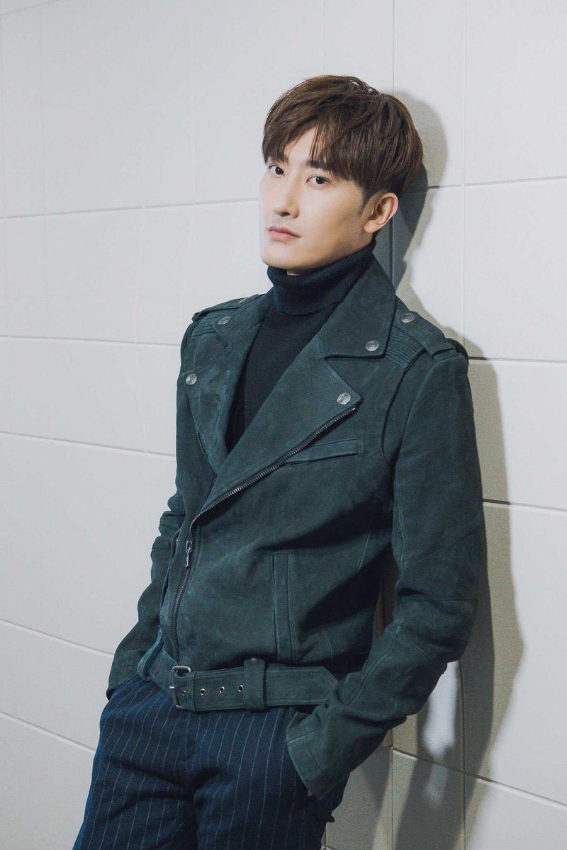 domYESUNG's tweet photo. I'll never shut up about how underrated Zhou Mi is. He's not just a versatile singer and talented dancer. He writes, produces and composes beautiful songs, too. 

HE DESERVES MORE. 

 #ZHOUMI #조미 @zhoumi_419 #려욱 #StarryNight @SJofficial https://t.co/3cUbT2xsJN