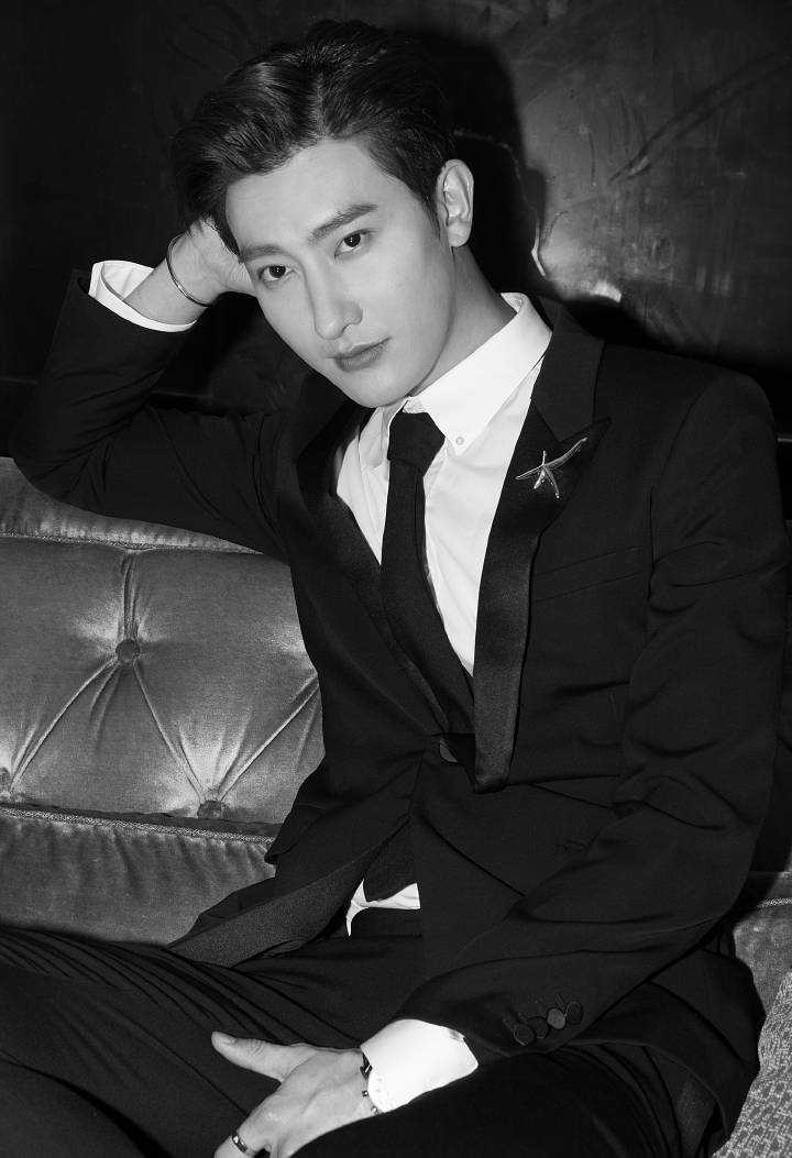 domYESUNG's tweet photo. I'll never shut up about how underrated Zhou Mi is. He's not just a versatile singer and talented dancer. He writes, produces and composes beautiful songs, too. 

HE DESERVES MORE. 

 #ZHOUMI #조미 @zhoumi_419 #려욱 #StarryNight @SJofficial https://t.co/3cUbT2xsJN