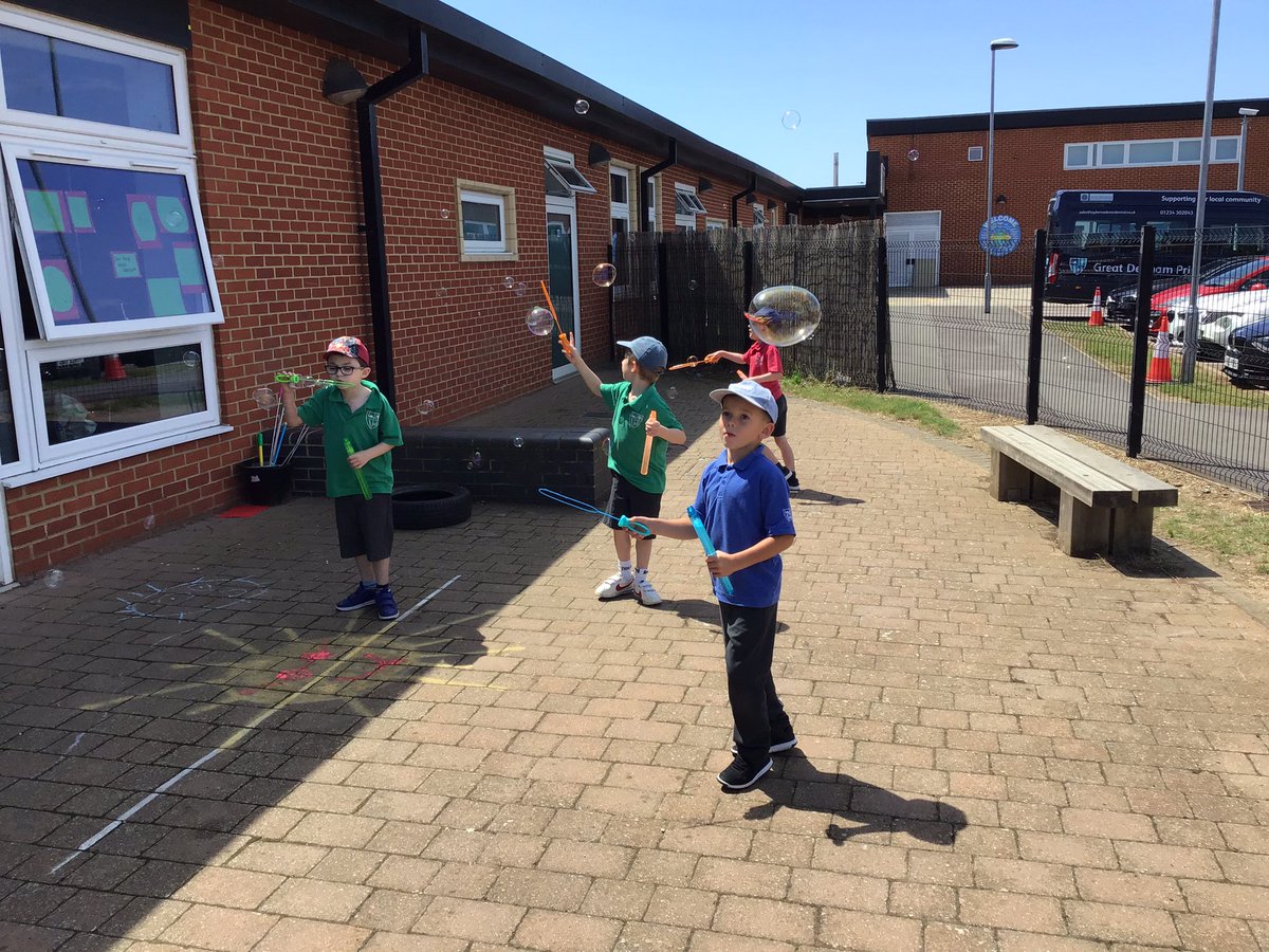 RoseGDPS's tweet photo. Aquila bubble A loved blowing their own bubbles this afternoon! @GreatDenhamPS https://t.co/nhaQaOvGKM