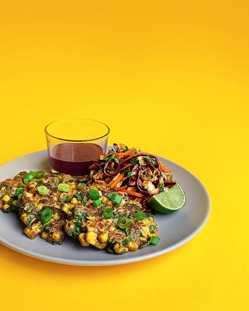 Three gorgeous buffalo worm and sweetcorn fritters with a side of crunchy slaw and a Korean style gochujuang dressing. 🙌 

Super healthy, fresh and delicious - perfect for a light summer lunch! 

Recipe here folks : buff.ly/2V3sc8n 
#allbugnobull