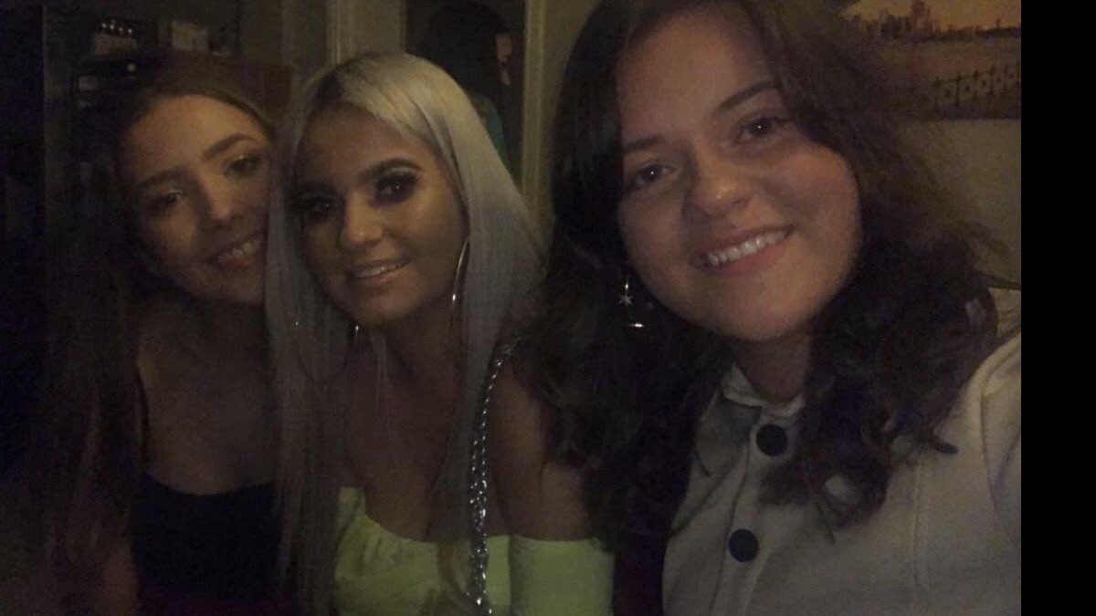 NeveFindlay_XO's tweet photo. @greersimpsonX happy 19th bday angel, I hope you have the best day ever and will hopefully see you soon! Love uu💘xx https://t.co/jKUQw4QU9r
