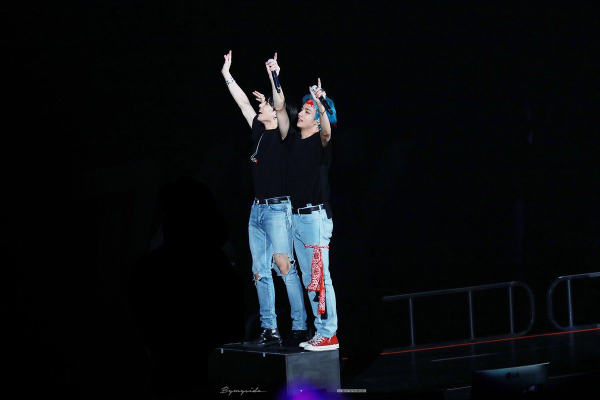 Strwberry_R9597's tweet photo. [HD] 190113 LYS in NAGOYA

#TAEHYUNG #BTSV #JUNGKOOK
#JK #V #태형 #정국 #뷔 #뷔국 #국뷔 #taekook #kookv #vkook #kv 
#방탄소년단 #BTS @BTS_twt https://t.co/vx6UZFCxnH