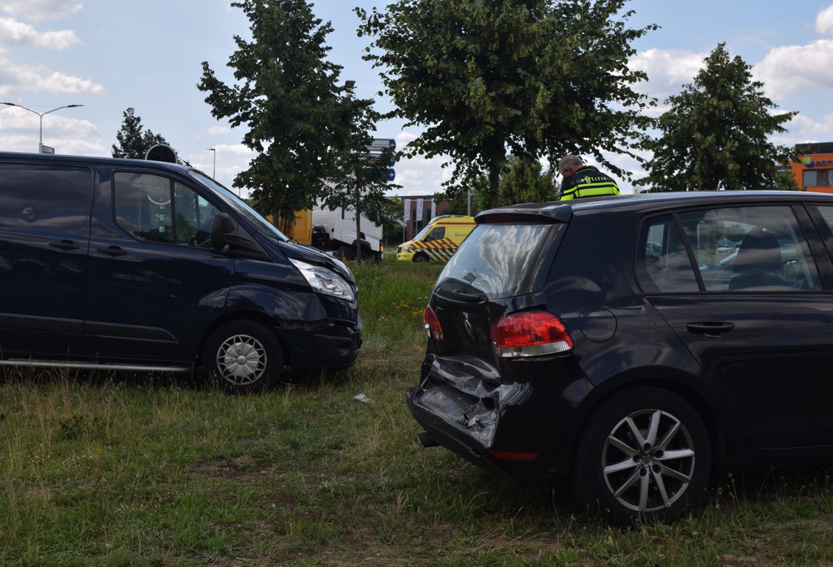 Onoplettendheid lijdt tot kop- staart aanrijding, geen gewonden -..