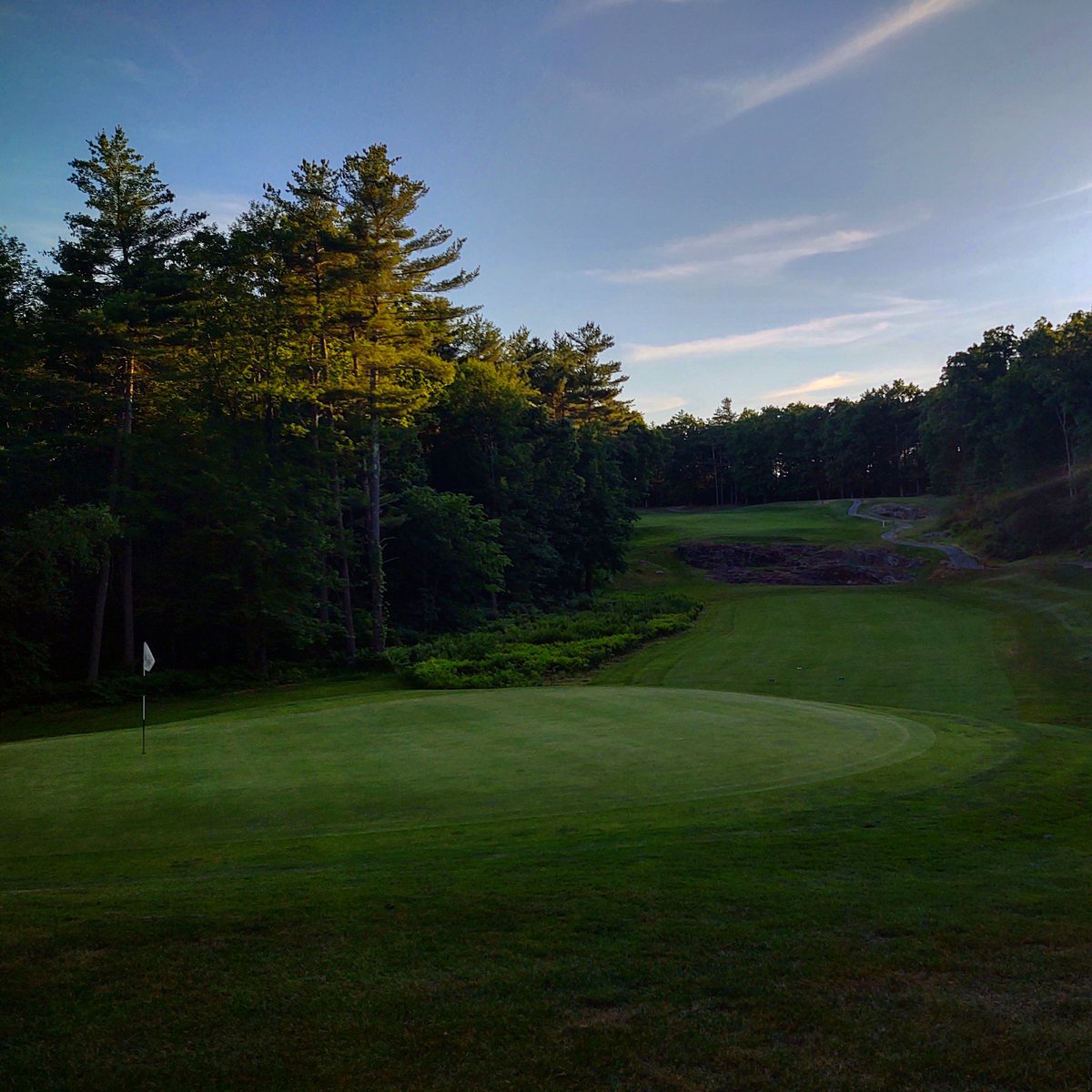 Christian_Jense's tweet photo. @scottfawcett if you're willing to oblige on some course mgmt, Wedgewood Pines #9 in Stow, MA. Approach has killed me. I am a scratch golfer and I've hit this green 5/29 times with a stroke average of 4.89. Other than being really exact from 180-200 out, what's the play? https://t.co/3P1tOYoRRf