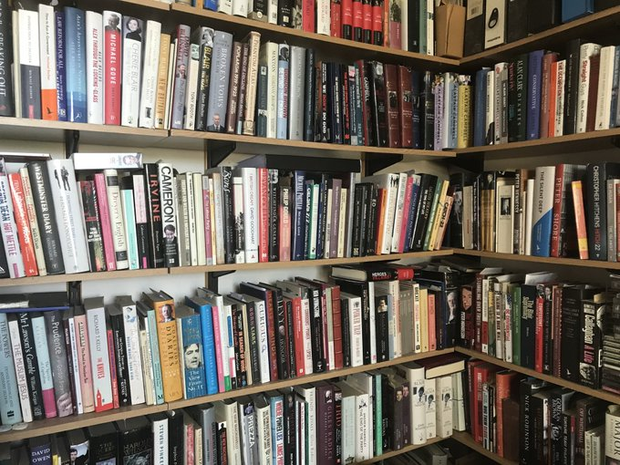 A while ago, I promised  @GwizoKeith a longer tour of Best Zoom Backdrop Bookcase™, but I decided to do it as a thread rather than video