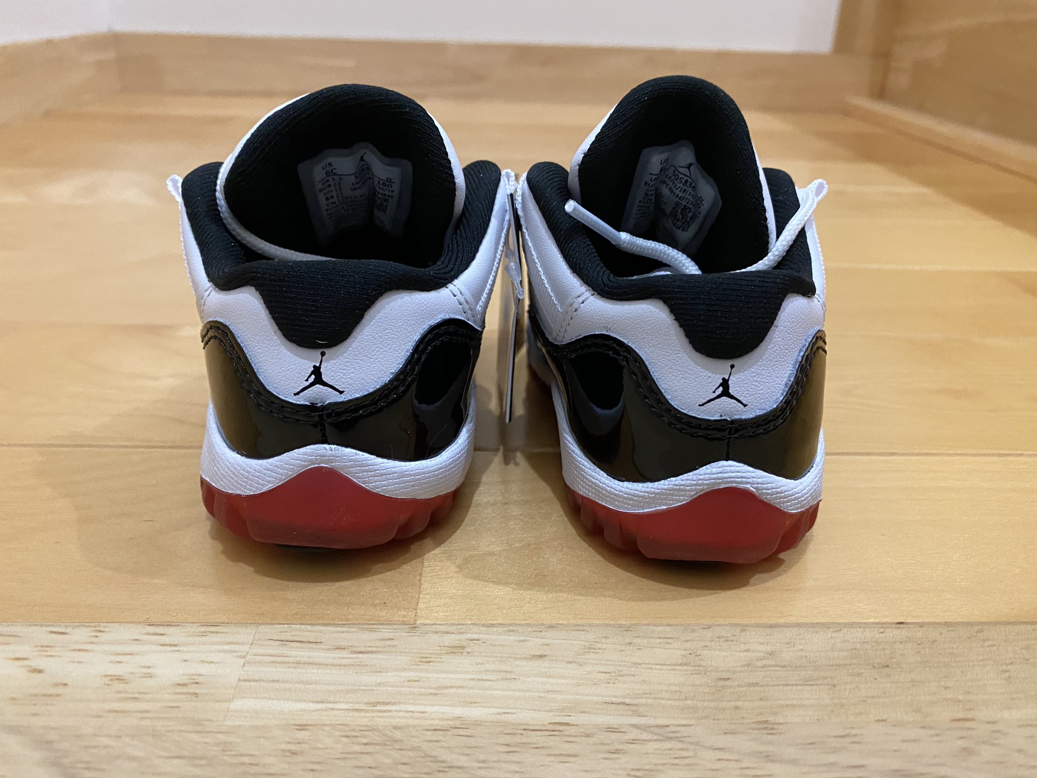 U Ta New Kicks Vol 63 Air Jordan 11 Retro Low Nike Snkrsでgot Em でも 息子サイズのみ 相変わらず マイサイズは 買わせてくれません パッと見 Highと同じだが Nike ナイキ Airjordan11 エアジョーダン11 Nikesnkrs マイケルジョーダン