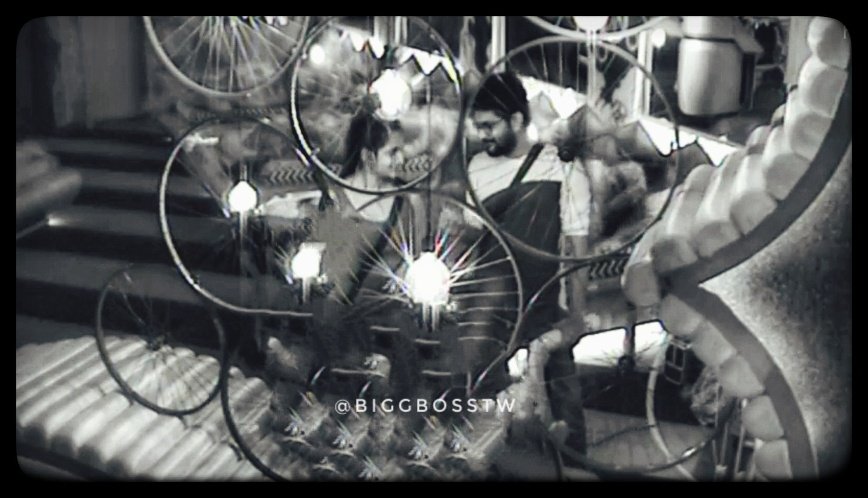 Day 6 - 'Mutta poda poren, unaku venuma?''Nee ketadhe podum da!' 'Okay Kavin, indha ulagathla elaarum yen Anna, unna thavara. Nee enaku yaaro!' 'Andha bit elaam epdi udaikanum nu enaku theriyum.' Salli salli ya udachutaane.  #KaviLiyaTurnsOne