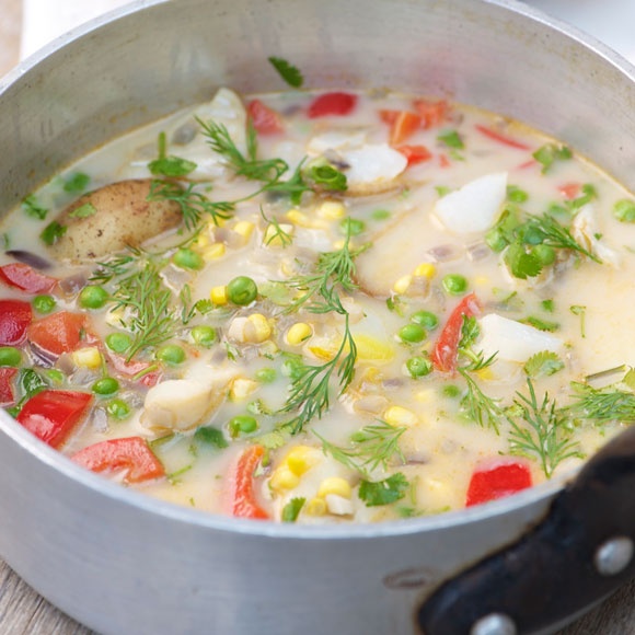 For #worldfoodweek we will be sharing a recipe from a different country each day. Today on #WindrushDay, why not try making our Caribbean Fish stew, that is full of vibrant flavours of the Caribbean: 
wcrf-uk.org/uk/recipes/car…