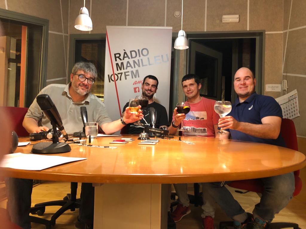 RadioManlleu's tweet photo. PODCAST ➡ Els @manatisaterra - 19 de juny

✅Últim programa😣Els @manatisaterra s'acomiaden dels estudis de @RadioManlleu📻 on han estat durant 8 temporades fent-nos somriure els divendres a la nit🌙 Us trobarem molt a faltar @manatisaterra🐋🐋🐋 

➡https://t.co/At5CldIuNH https://t.co/beVwXJYUum