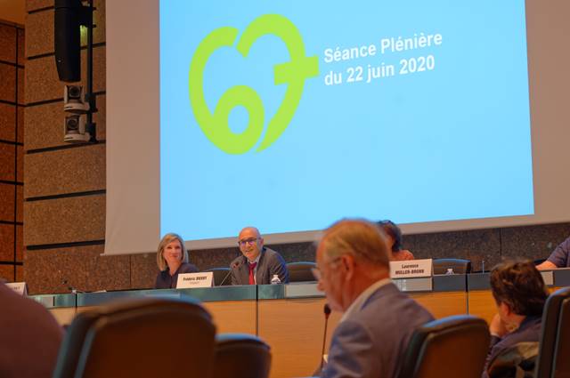 F_Bierry's tweet photo. ❎Le tsunami sanitaire du #COVID19 laisse place à une crise économique et sociale.
➡️1ère urgence : sauver nos #emplois
➡️2ème urgence : créer un choc de confiance
➡️3ème urgence : installer un amortisseur social contre le chômage, la précarité et la pauvreté. #Alsace #Strasbourg https://t.co/ga0TB0Eak8