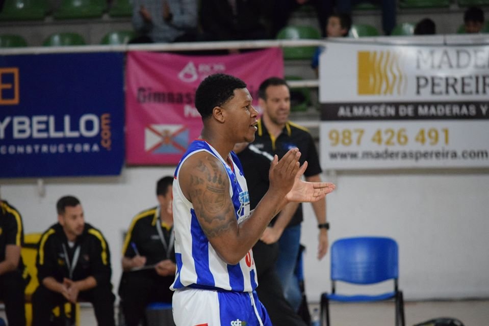 baloncestoSDP's tweet photo. 📊Más estadísticas de todas nuestras temporadas en
#CompeticionFEB .

Repasamos los jugadores con más rebotes defensivos capturados ‼ ️

🏀 @Seany_Mc24 en lo más alto y @BigStepper32__ con un récord imponente en una sola temporada.

📸 @RedBlanquiazul

#SomosCDP https://t.co/um6spr5Pju