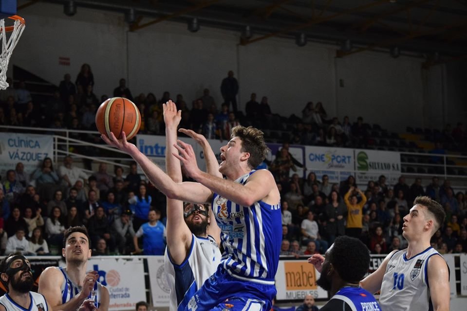 baloncestoSDP's tweet photo. 📊Más estadísticas de todas nuestras temporadas en
#CompeticionFEB .

Repasamos los jugadores con más rebotes defensivos capturados ‼ ️

🏀 @Seany_Mc24 en lo más alto y @BigStepper32__ con un récord imponente en una sola temporada.

📸 @RedBlanquiazul

#SomosCDP https://t.co/um6spr5Pju