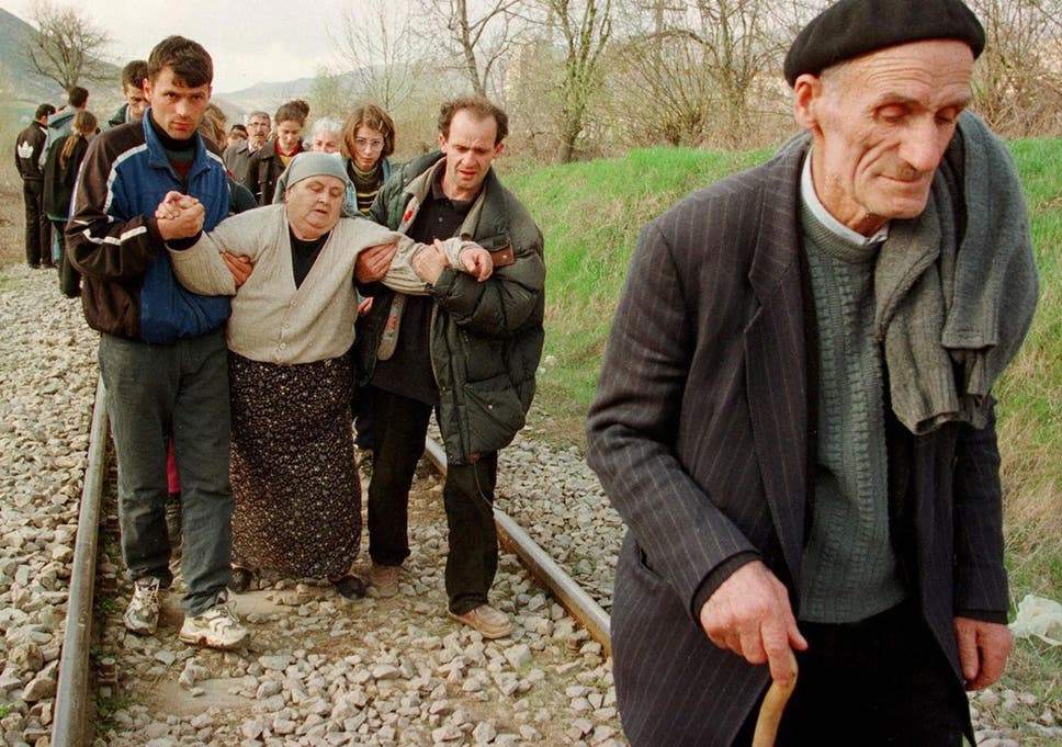 Et si il y a autant d'albanais du Kosovo en Suisse, c'est notamment dû au fait qu'ils ont été nombreux à quitter le Kosovo lorsque celui-ci était encore sous le joug serbe des années 80-90. Les familles de Xhaka et de Shaqiri en font partie.