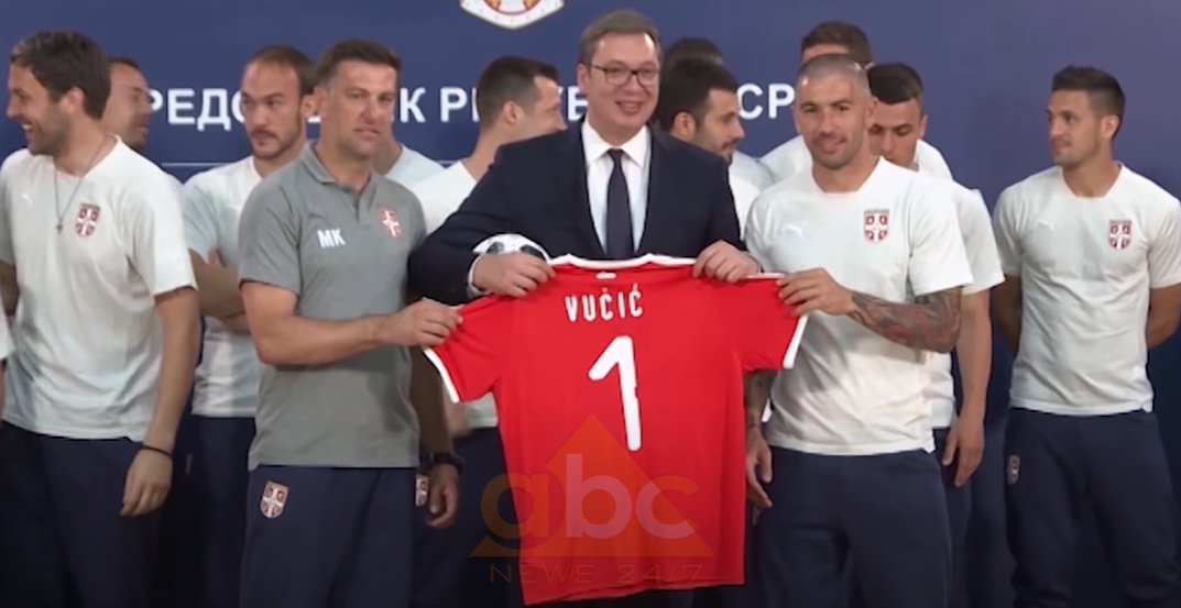 Lors d'une rencontre organisée entre l'équipe de Serbie et le président serbe Vucic juste avant le départ en Russie pour la CDM, ce dernier demandera à l'équipe serbe d'effectuer une bonne CDM et surtout de battre l'équipe de Suisse…