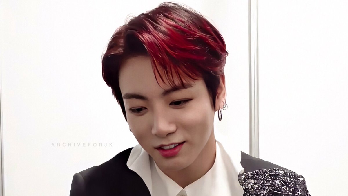 archiveforJK's tweet photo. his red highlights, he looked so good https://t.co/7AGwYVelbn