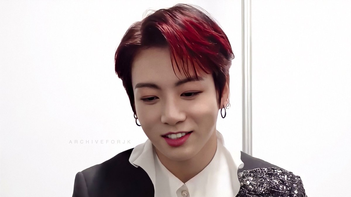 archiveforJK's tweet photo. his red highlights, he looked so good https://t.co/7AGwYVelbn