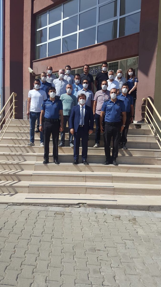 drhamzaydogdu's tweet photo. Nasip böyle bir şeymiş işte; Ahlat’ta annemin el emeği, göz nuru ile yapmış olduğu tatlı, Hasandağ Polis Merkezindeki kardeşlerime de nasip oldu. Kardeşlik,paylaşınca daha güzel ve anlamlı duygu https://t.co/wwbKu7WHcK