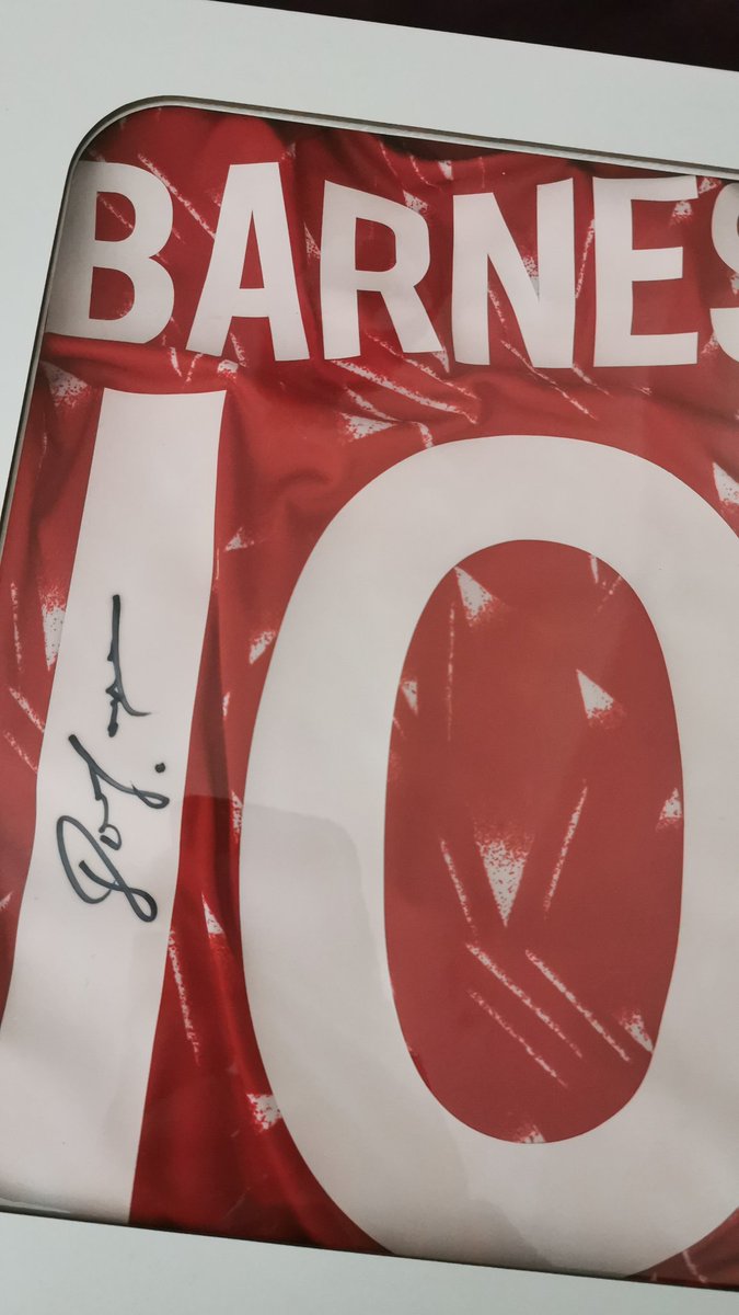 AnthonyCain23's tweet photo. @officialbarnesy 40th birthday present.... ❤️❤️❤️❤️❤️❤️Anyone know where to look for a good framing kit? It's got to be front and centre in the living room eh wifey @sarahcain86 xx https://t.co/PkAwLh0OOO