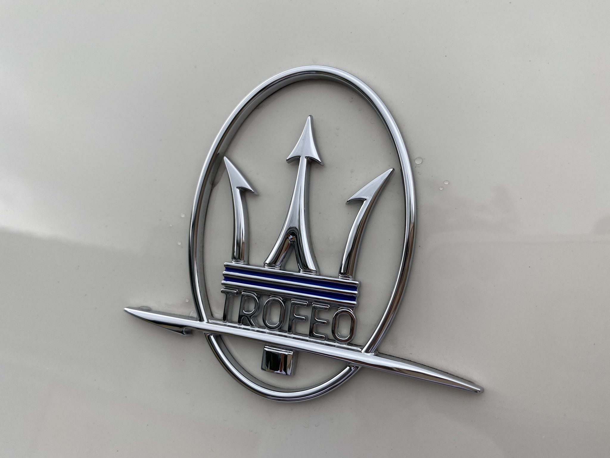 ソーダ マセラティ レヴァンテ トロフェオ 新車価格00万ナリ めっちゃ速い ご太い音のせいか フェラーリ感は感じなかった あァ いい車だァ でも 左ハンドルのsuvは慣れないなぁー