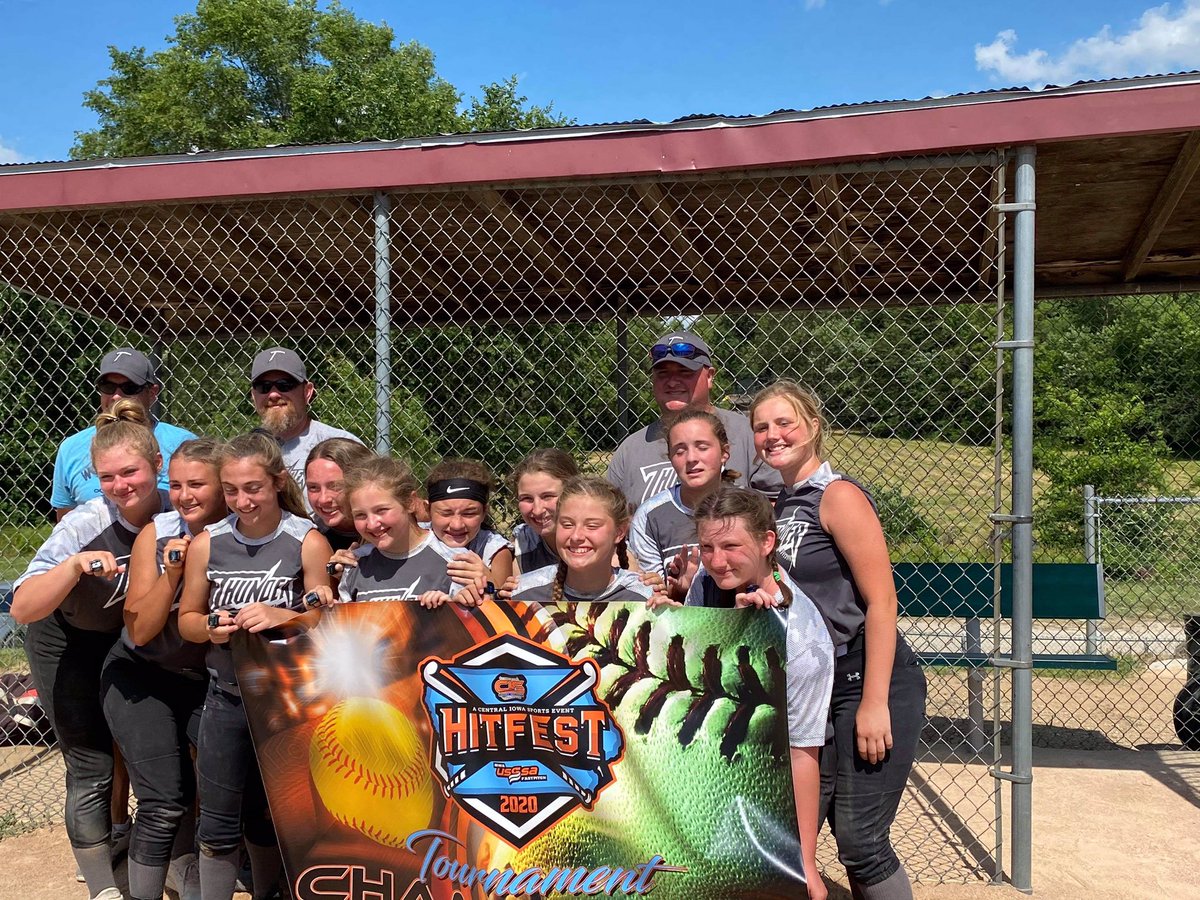 broded1's tweet image. Great Father’s Day at the ball park yesterday. Tournament champs!  Way to go girls! #Thunder #softball #GirlDad