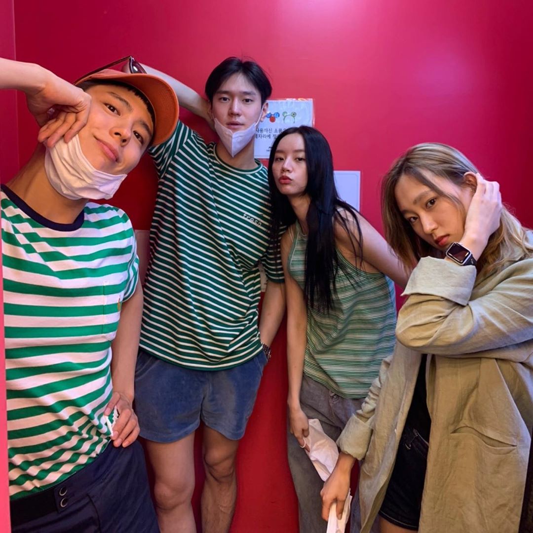 BGforHeart's tweet photo. 2020•06•22 
กรี๊ดดด เด็กๆจะซังมุนดงเค้าไปไหนกันค้าาาาา
ดับเบิ้ลเดทคู่พี่น้องไปเลยยย
อ๊ะมีคนเกิน😅🤭
ชื่นใจอะ ใส่ชุดทีมเดียวกันด้วย 😭😭😭😭😭
 คิดถึง ไปค่ะ ไปดู  #Reply1988 กันอีกรอบ

https://t.co/T096UIBGbS
https://t.co/OcJihSndWY https://t.co/5WdR8NpMZ9