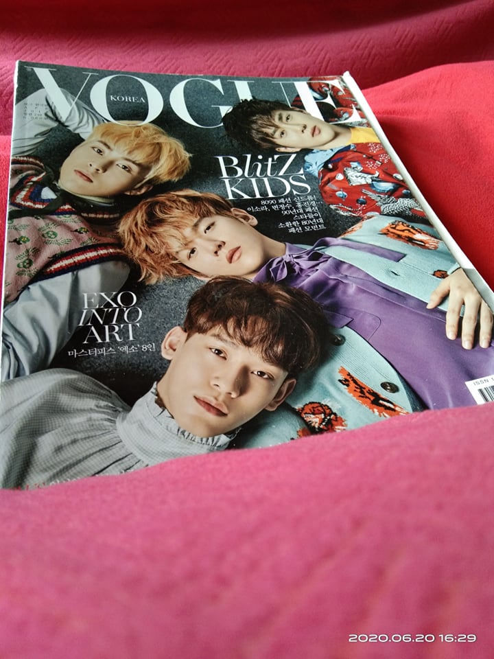 1st - EXO Vogue Cover Magazine -APRIL 2017 IssueOn cover Suho, Baekhyun, Chen, XuiminThis magazine is well-taken care of and in good condition.