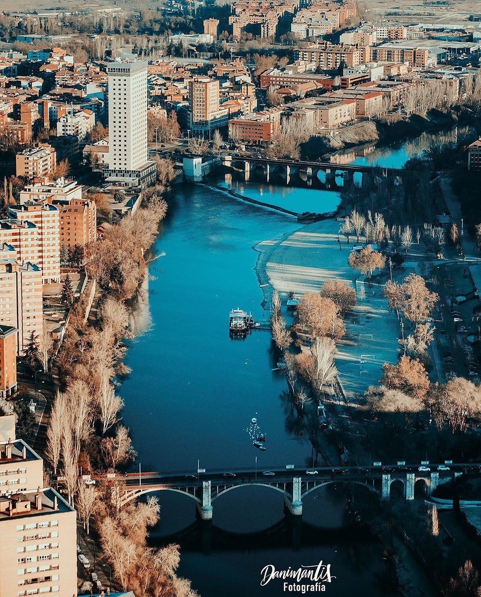 TomaLaPalabraVA's tweet photo. Estrenamos "nueva normalidad" con el fin del estado de alarma, pero el virus aun no ha desaparecido y debemos seguir cuidando, como sociedad, de nuestra salud y nuestras vidas.
#FelizSemana

📸 Foto de @danimantis, ganador del concurso Agua y Medio Ambiente de @aqua_vall https://t.co/bNczK0SSFX