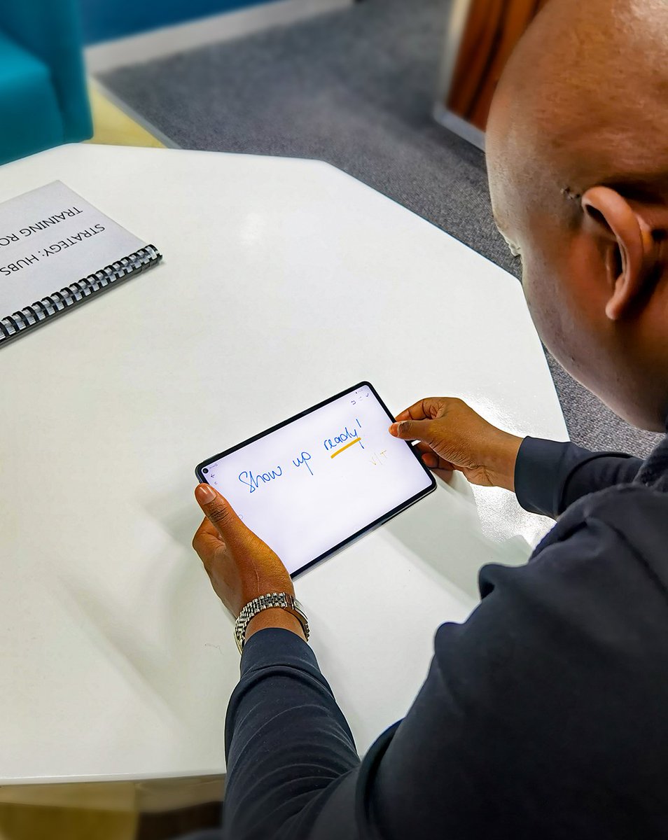 VusiThembekwayo's tweet photo. It don't matter what time of day it is, where you are going and what you're going to do, always be ready for the unexpected, the "seemingly good" and the "seemingly bad"
Leave your thoughts on this👇🏽 and add #HuaweiP40Series #showupready to your comment https://t.co/VX83kA2xME