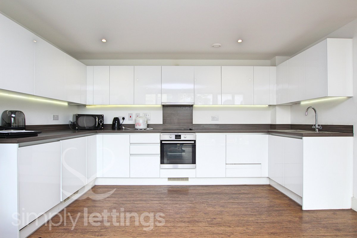 simplylett's tweet photo. #ToLet A modern 1 bed #Apartment located close to #Brighton Station - £1350PCM! VIDEO TOUR: https://t.co/5cYUMH8kLH PROPERTY DETAILS: https://t.co/lGM2XOnBpR Call 01273 729 000 to view! #Lettings #Property #SimplyLettings https://t.co/5lsWE24vbh