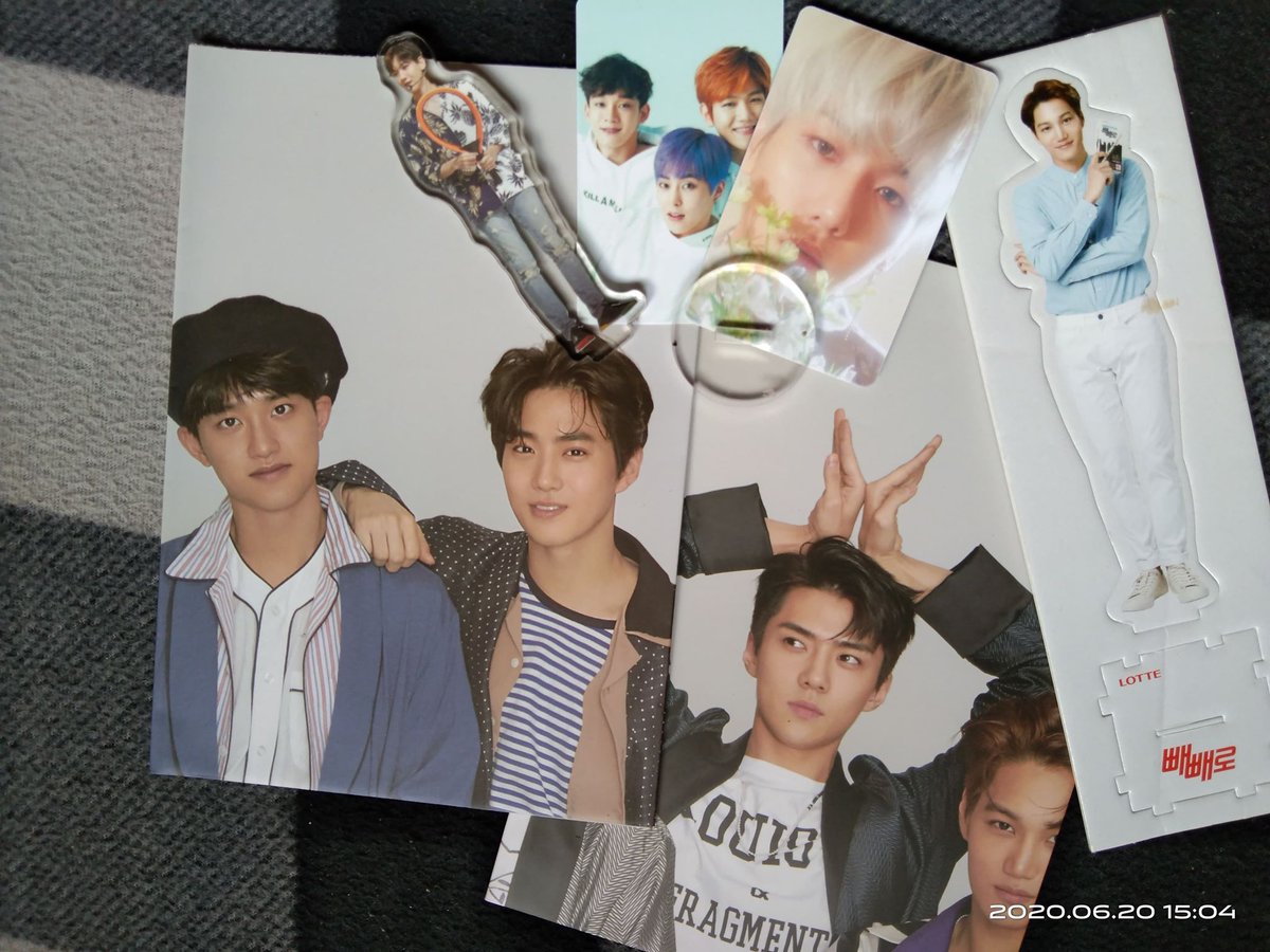 3rd - EXO 2018 SG with 2 Standee and PCsIncludes EXO 2018 SG Group posters (1-Suho, D.O, Baekhyun, and Chanyeol, 2-Sehun, Kai, Xuimin, and Chen)Kai Lotte Paper StandeeBaekhyun Acrylic Standee