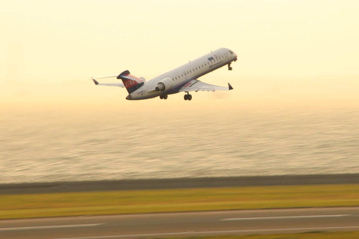 中部国際空港セントレア בטוויטר Ibexエアラインほ本日もセントレアから仙台 松山 福岡 大分に６往復運航してます 陽が沈みかけてきて風出てきました 流し撮りやってみましたが難しいですね