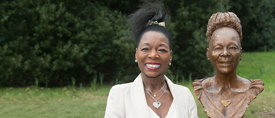 UniofExeter's tweet image. In 2006, the amazing @FloellaBenjamin became the first African Caribbean Chancellor of a UK university at Exeter. We think this statue on our campus is one of only a few in the country to an Afro-Caribbean woman.

Watch the unveiling of the statue here 👉 facebook.com/exeteruni/vide…