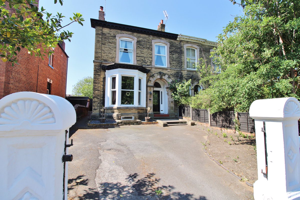 Stunning Four Bedroom Period House ❤️ Offers in the Region of
£295,000
.
▫️ Two Reception Rooms
▫️ Beautiful Garden
▫️ Close To Schools ,Amenities &amp; Transport Links

📸 To See Further Images and Details Search for ‘Hawkshead Street‘ on our Website (Link in Bio)