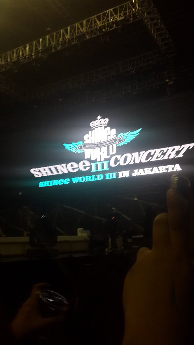 lilfreaks1212's tweet photo. 6 years ago today
1st time i met @SHINee
#SWCIIIJKT #SWCIIIinJKT https://t.co/LKmNXnFi3X