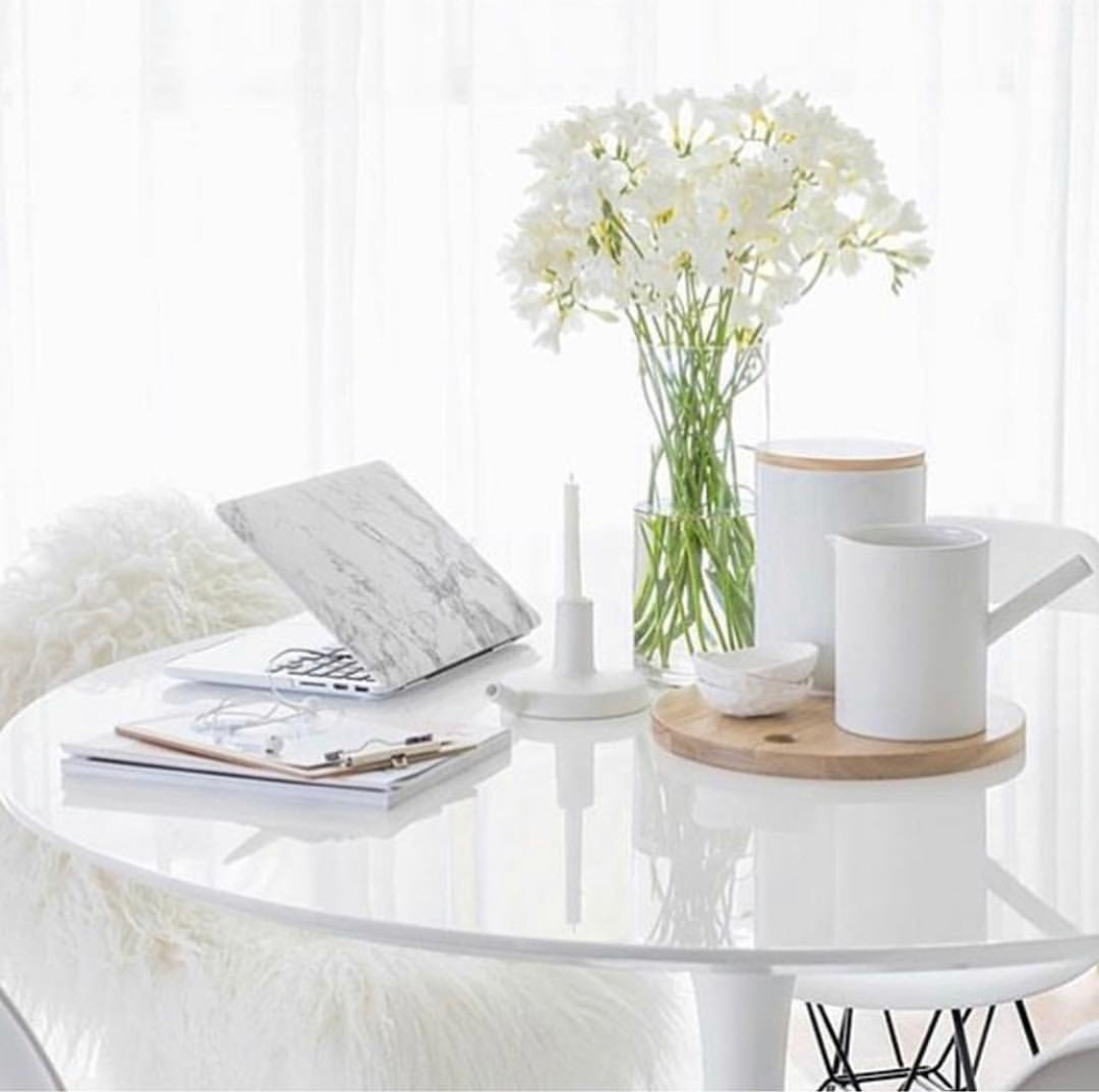 Hands up who's a billion times more productive with a pretty home office??✨⭐✨
Shop our #marbleMacBook case at only €5.95 in our Summer #Sale! 
myshiningarmour.com/collections/ma…